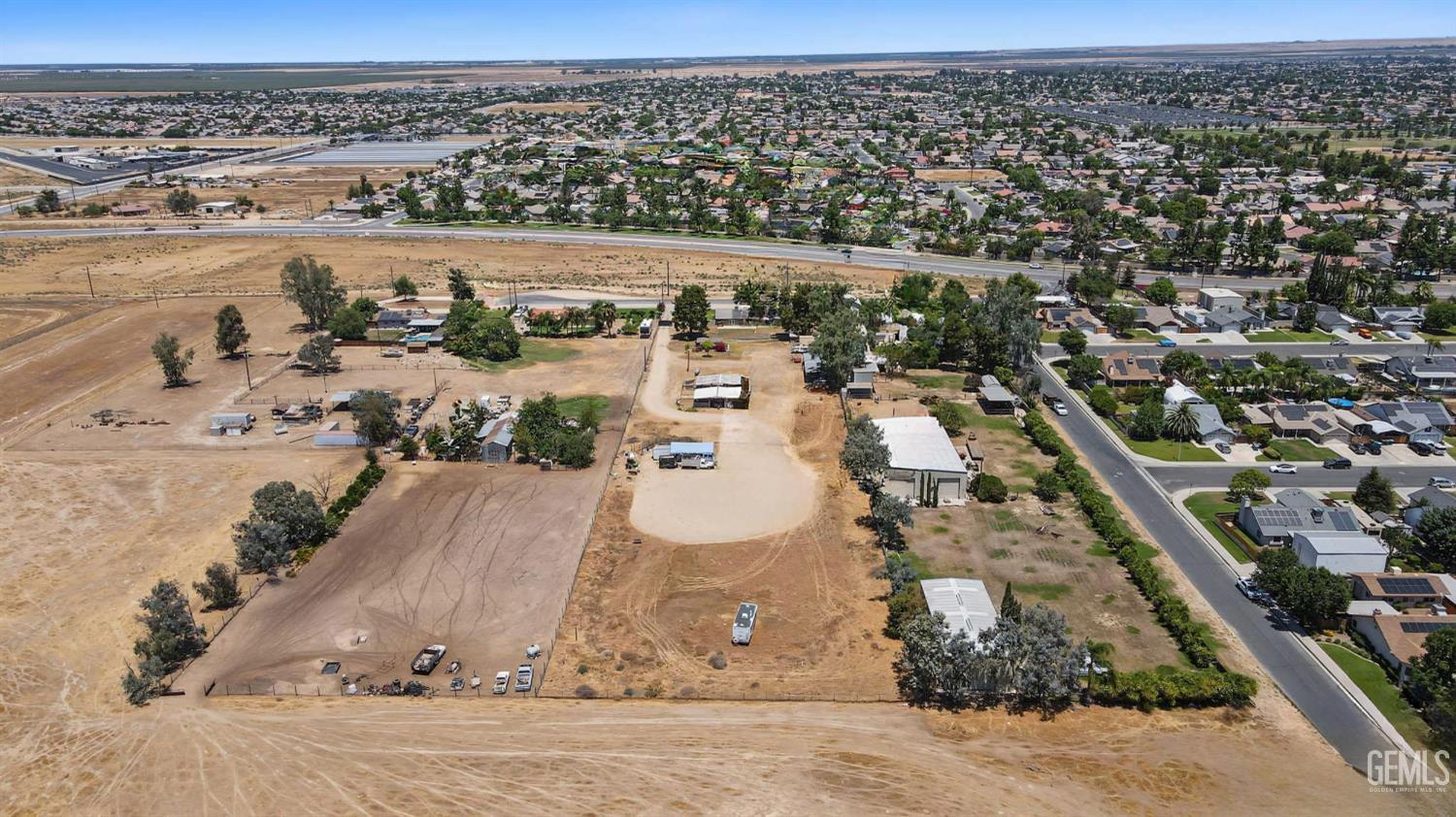 main property photo 33