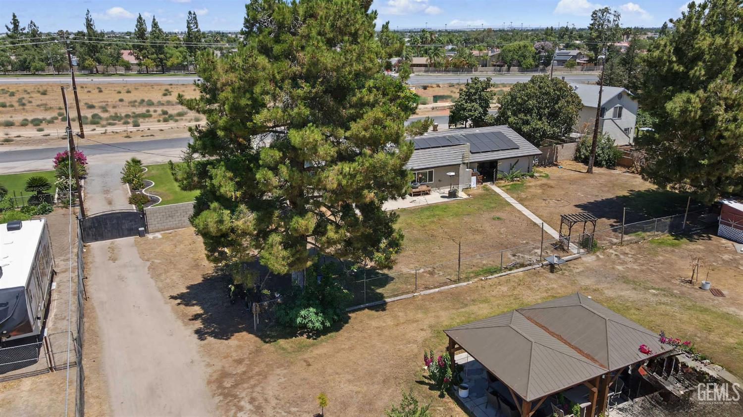 main property photo 41