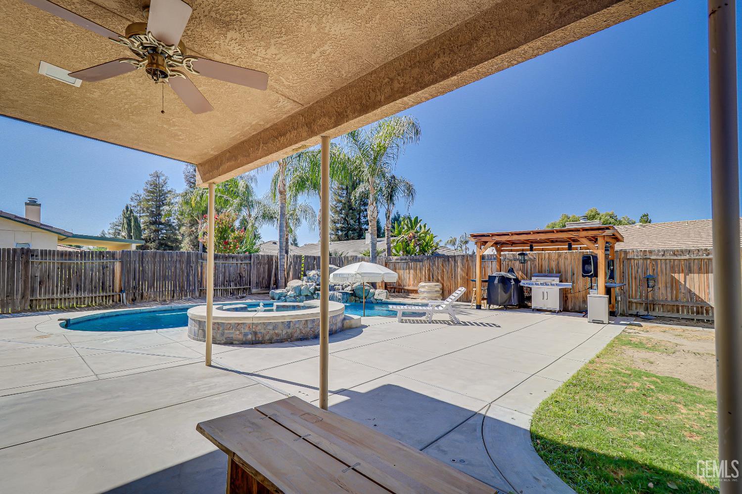 main property photo 29