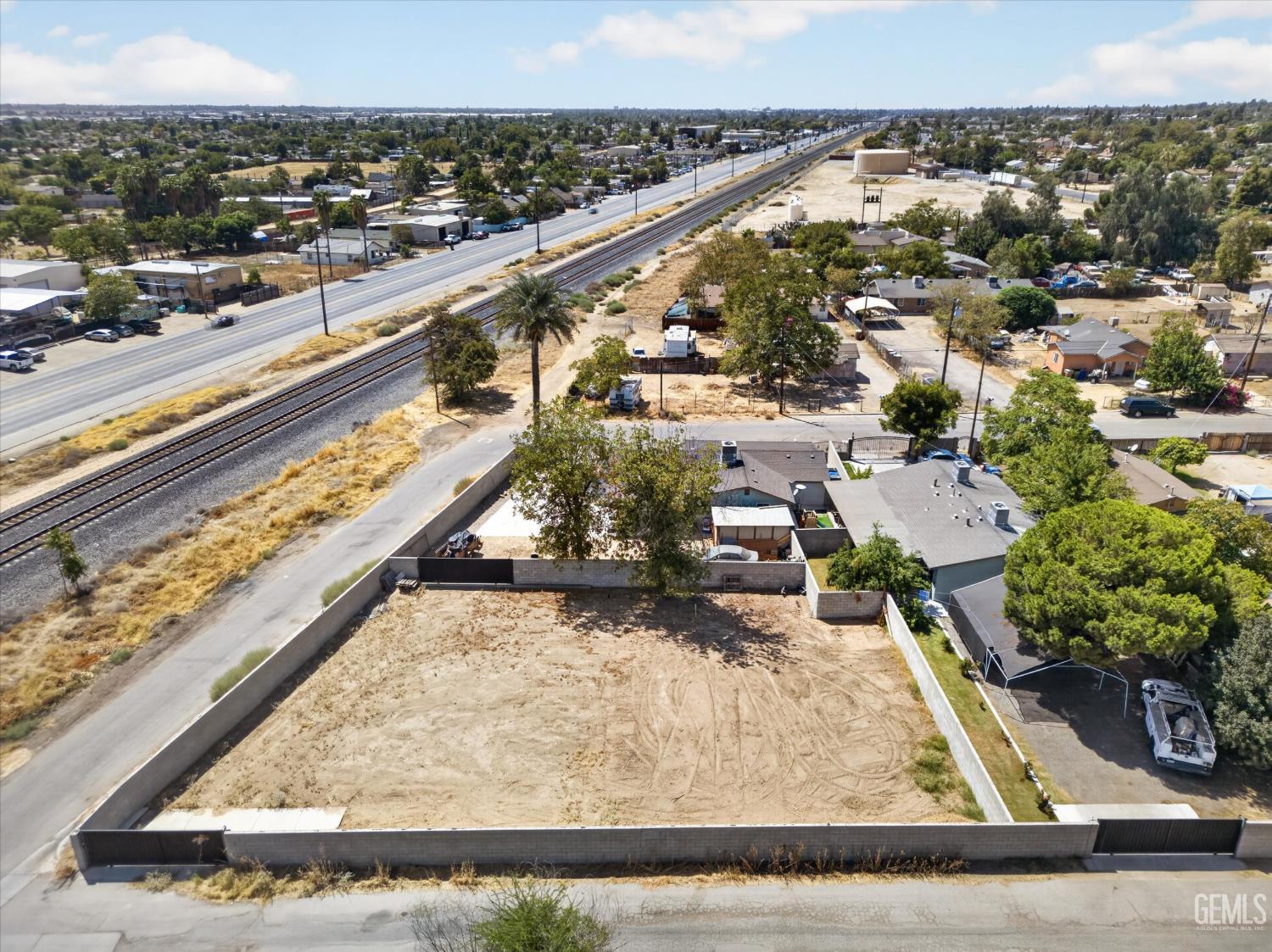 main property photo 39