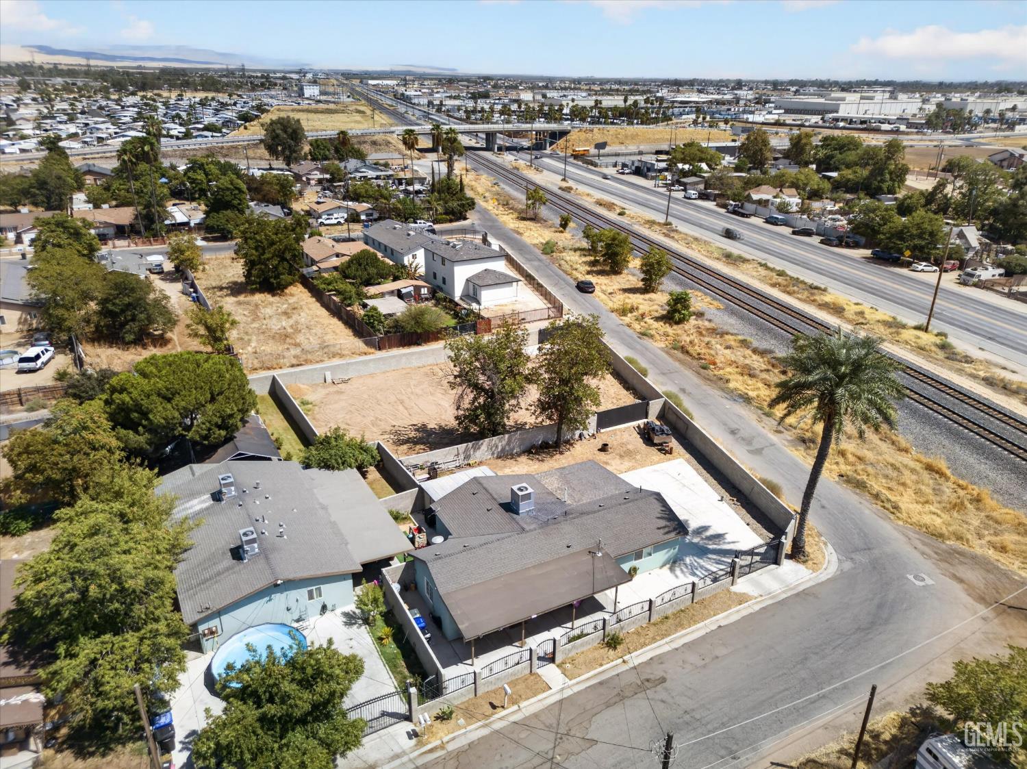 main property photo 40