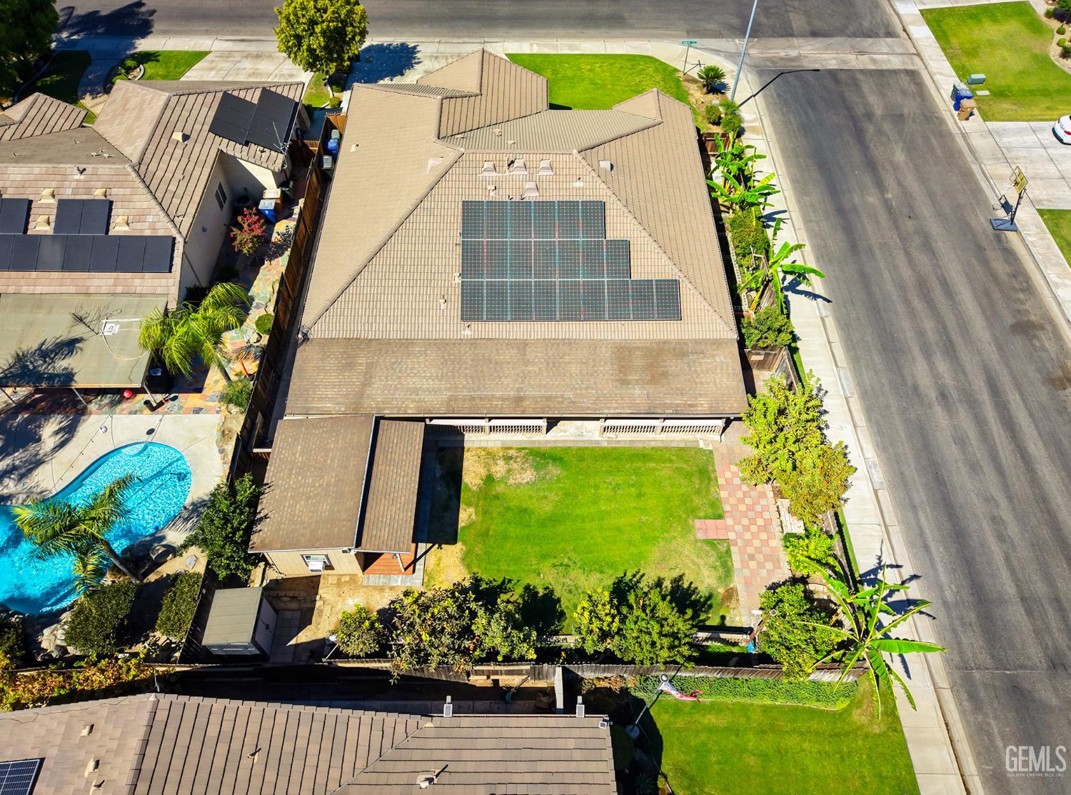 main property photo 25