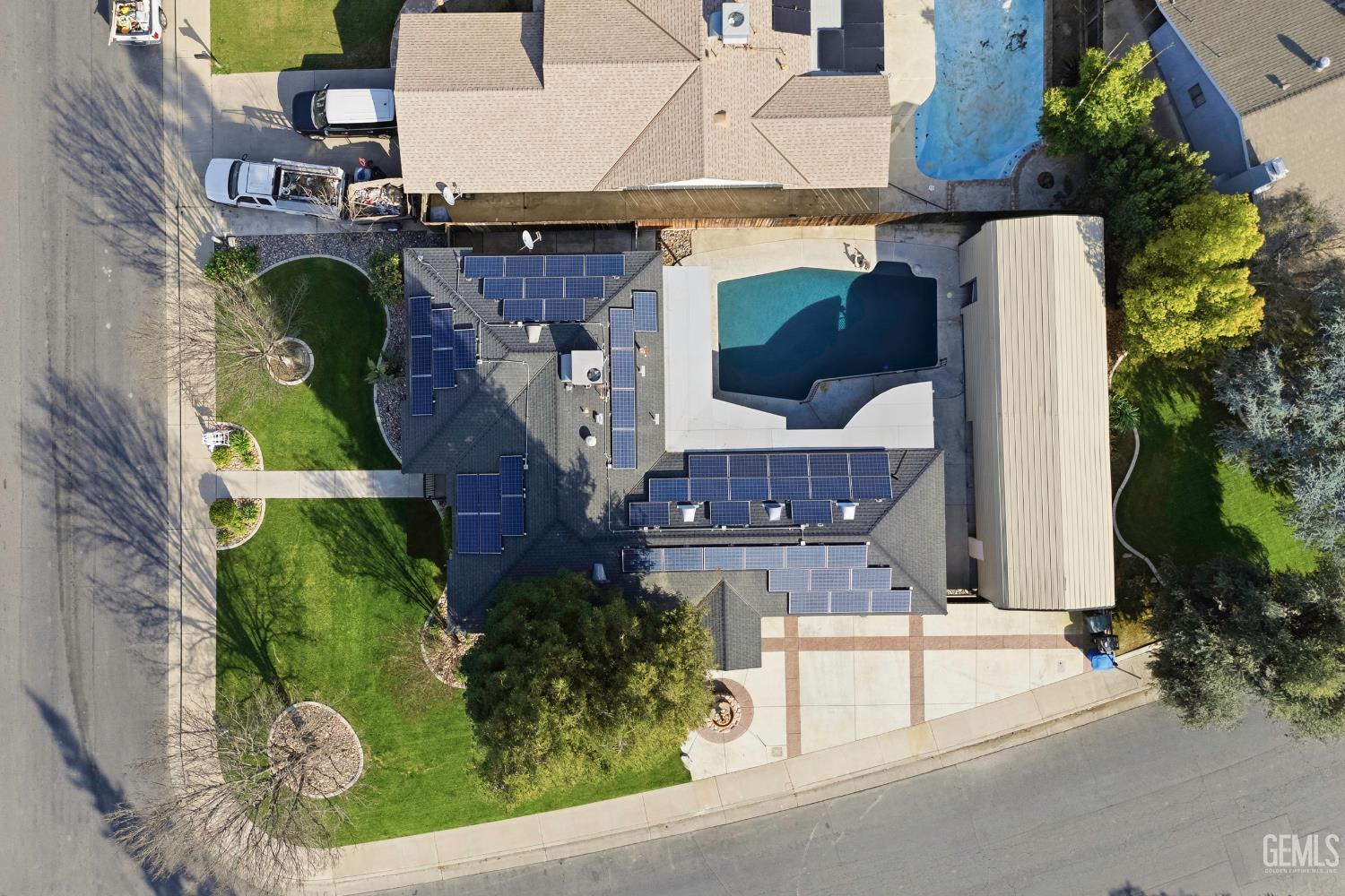 main property photo 40