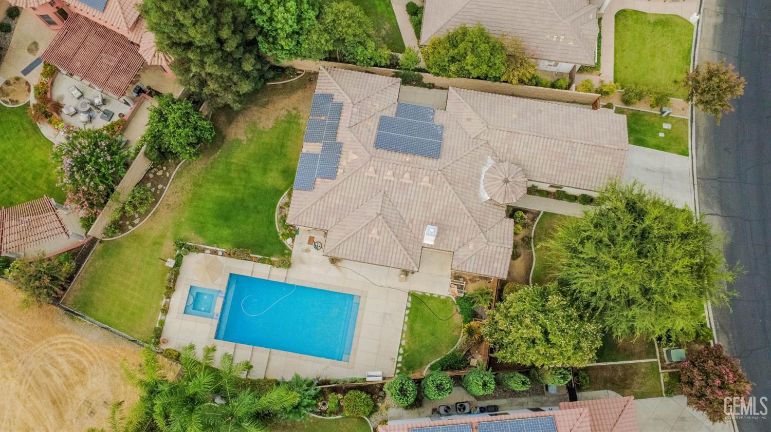 main property photo 40