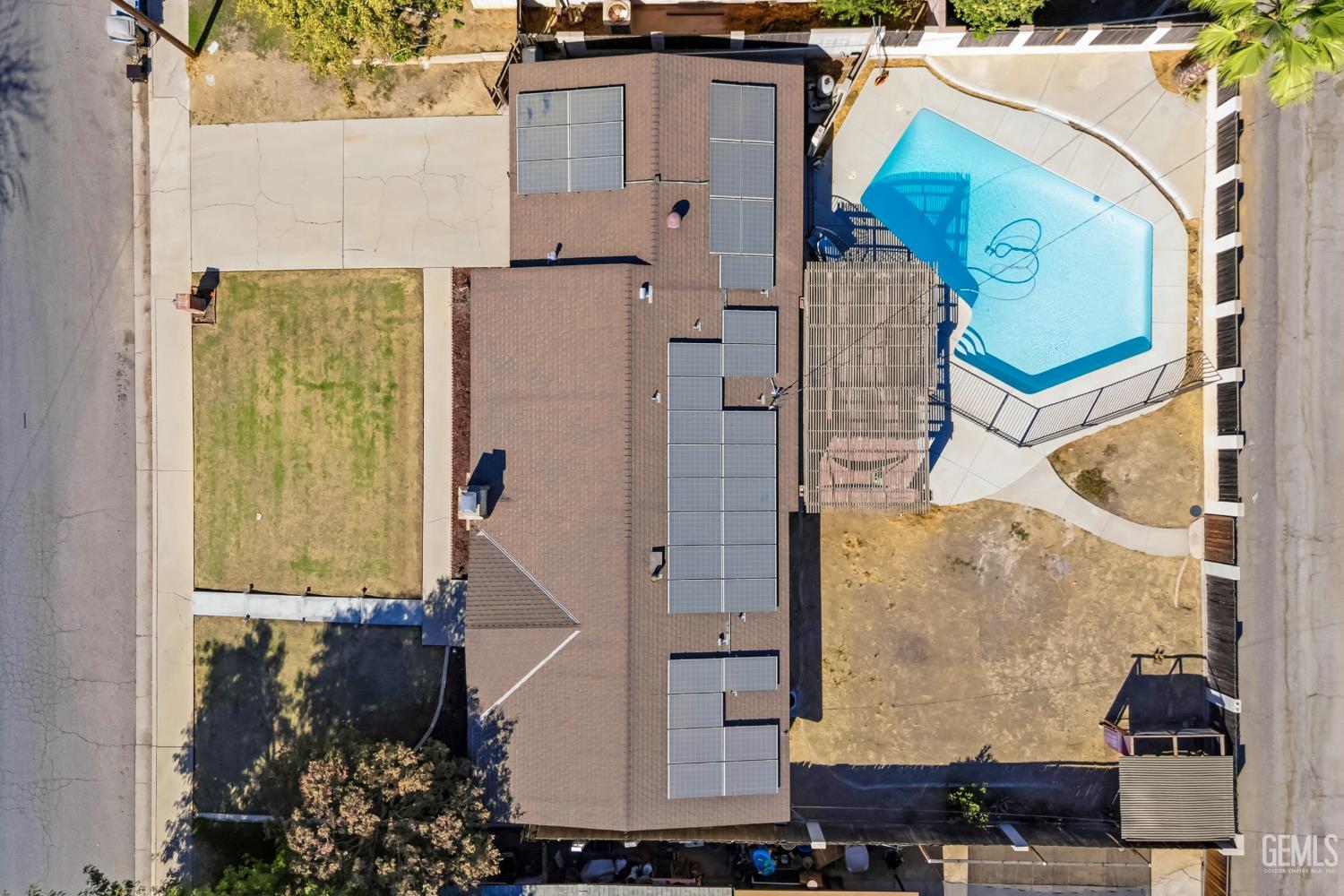 main property photo 31