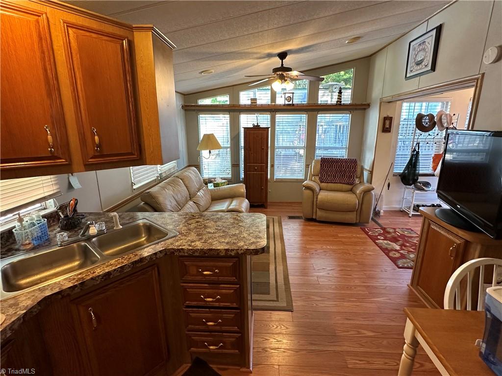 property viewer photo 13