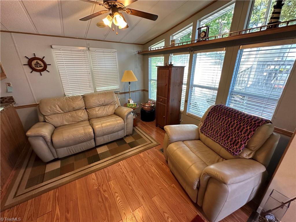 property viewer photo 7