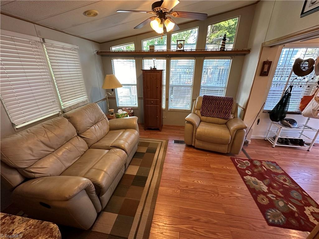 property viewer photo 8