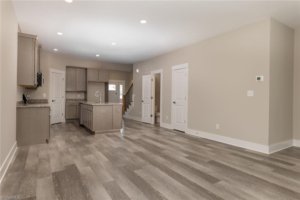 property viewer photo 13