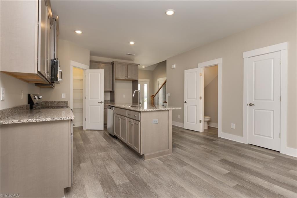 property viewer photo 7