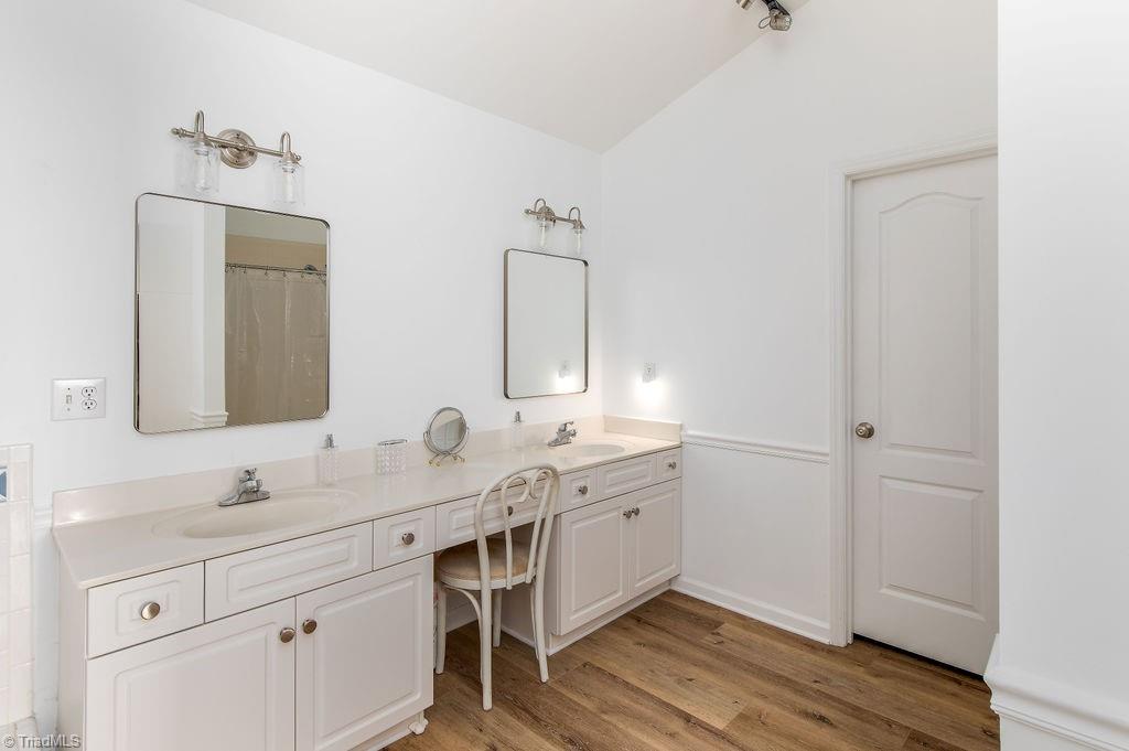 property viewer photo 20