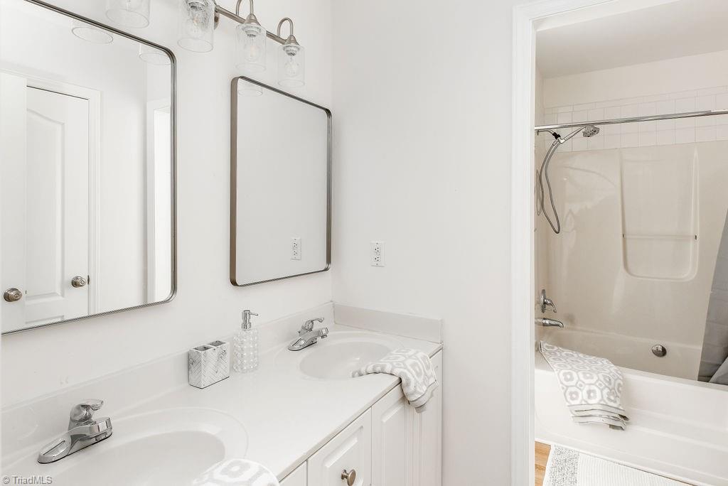 property viewer photo 26