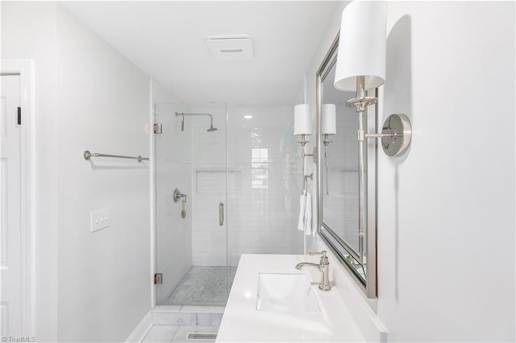 property viewer photo 37