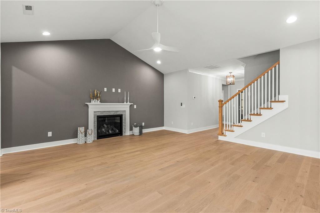 property viewer photo 5