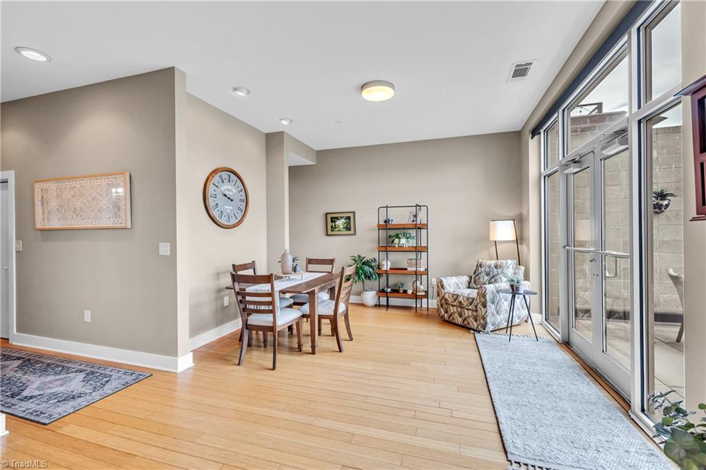 property viewer photo 15