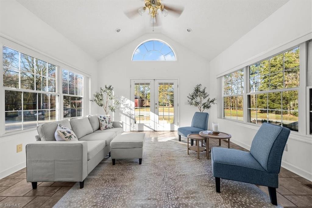 property viewer photo 13
