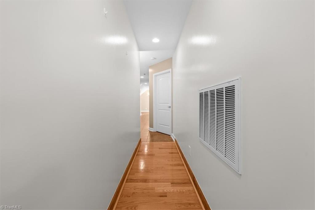 property viewer photo 36