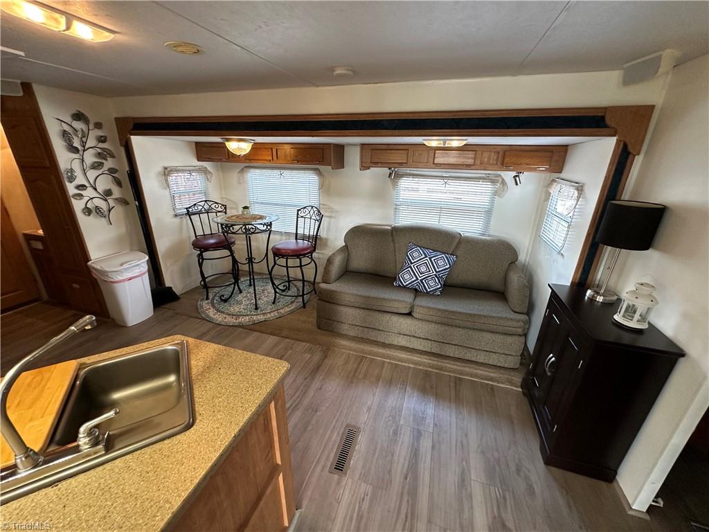 property viewer photo 4