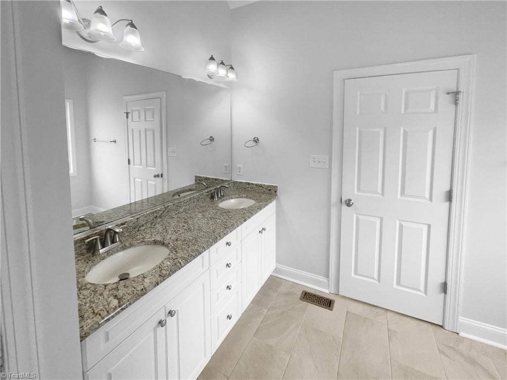 property viewer photo 6