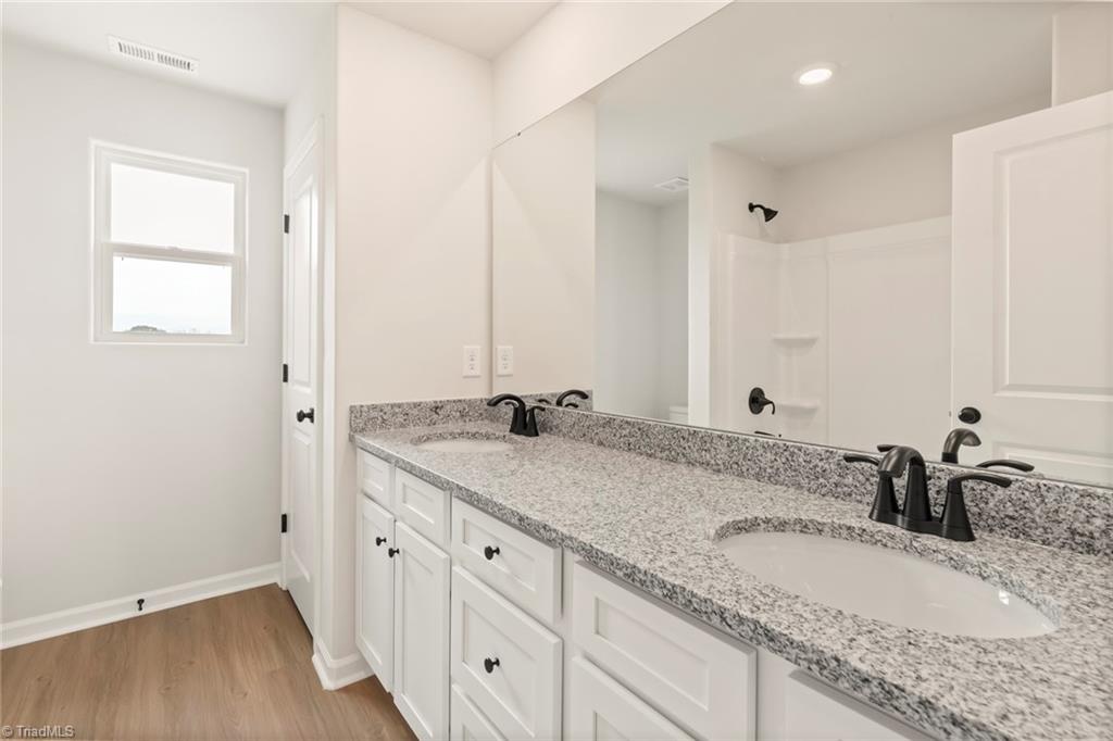 property viewer photo 15