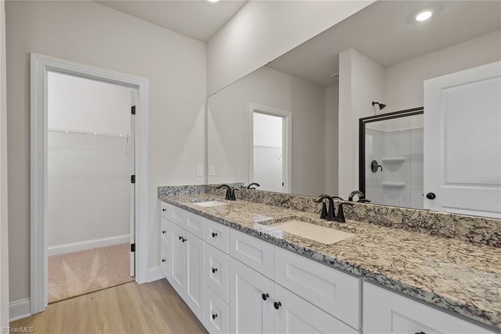 property viewer photo 19