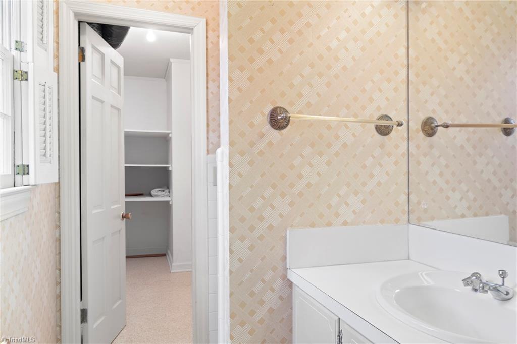 property viewer photo 18