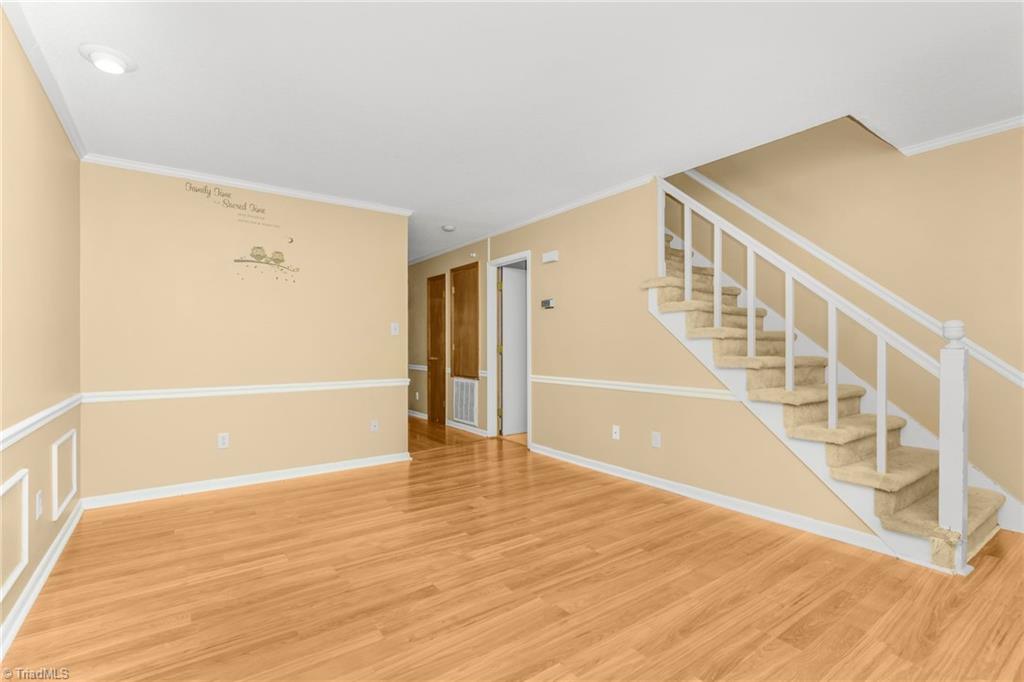 property viewer photo 3