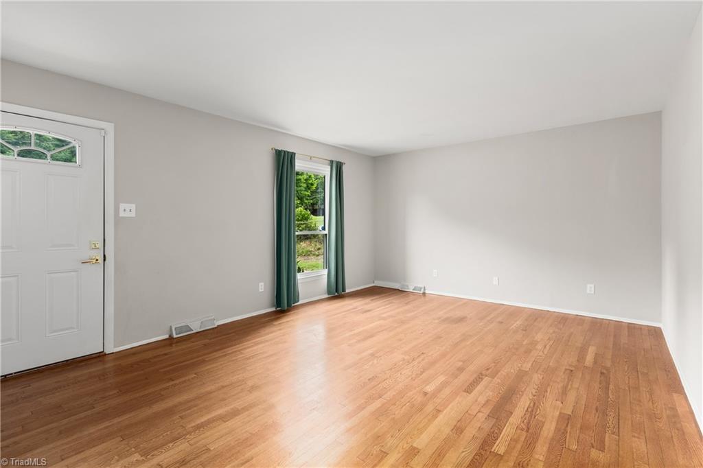 property viewer photo 3