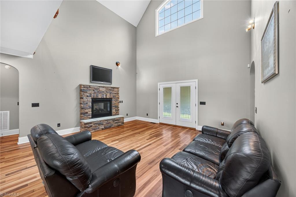 property viewer photo 13