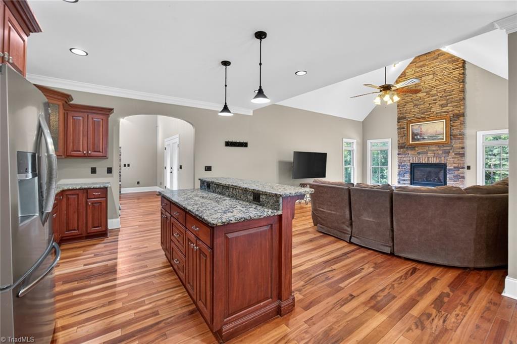 property viewer photo 16