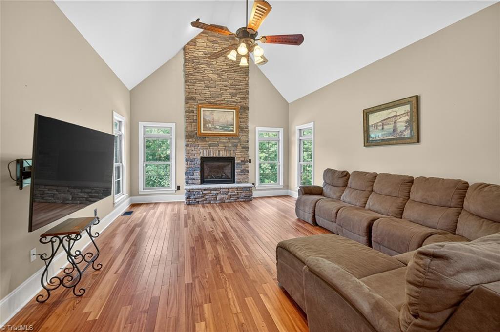 property viewer photo 3