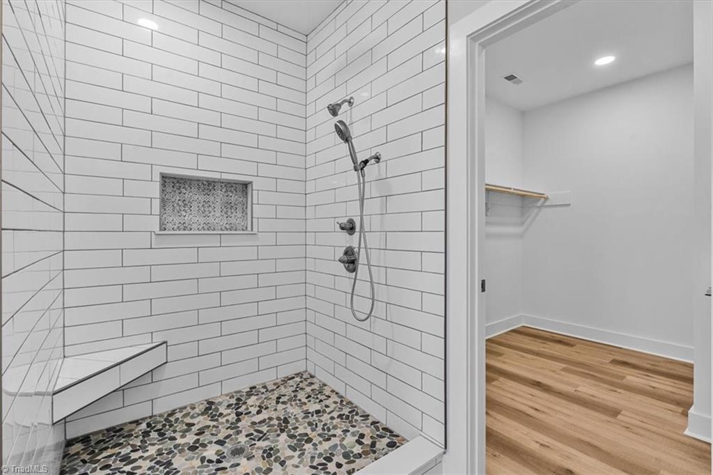 property viewer photo 25