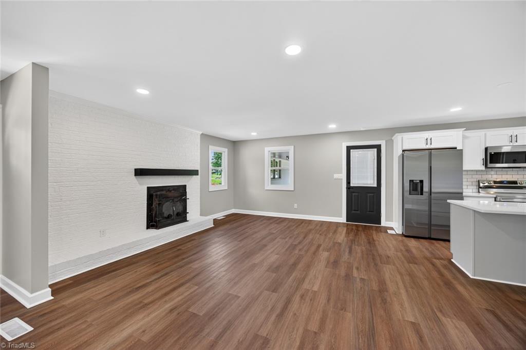 property viewer photo 3