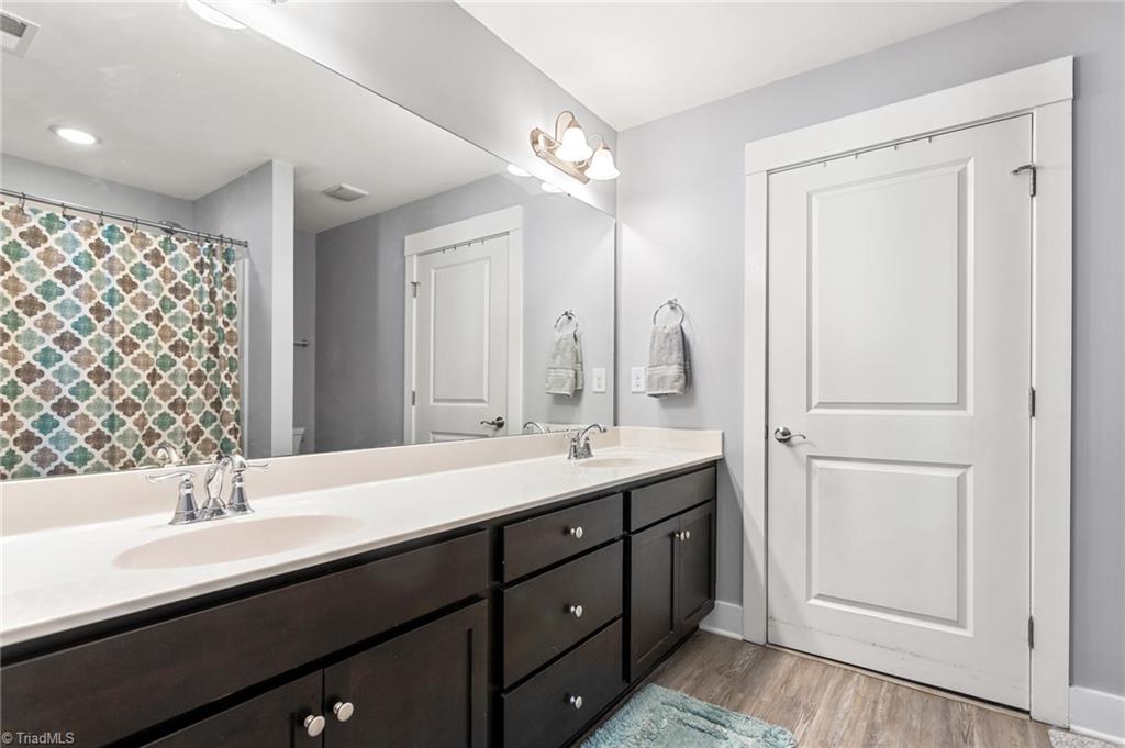 property viewer photo 10