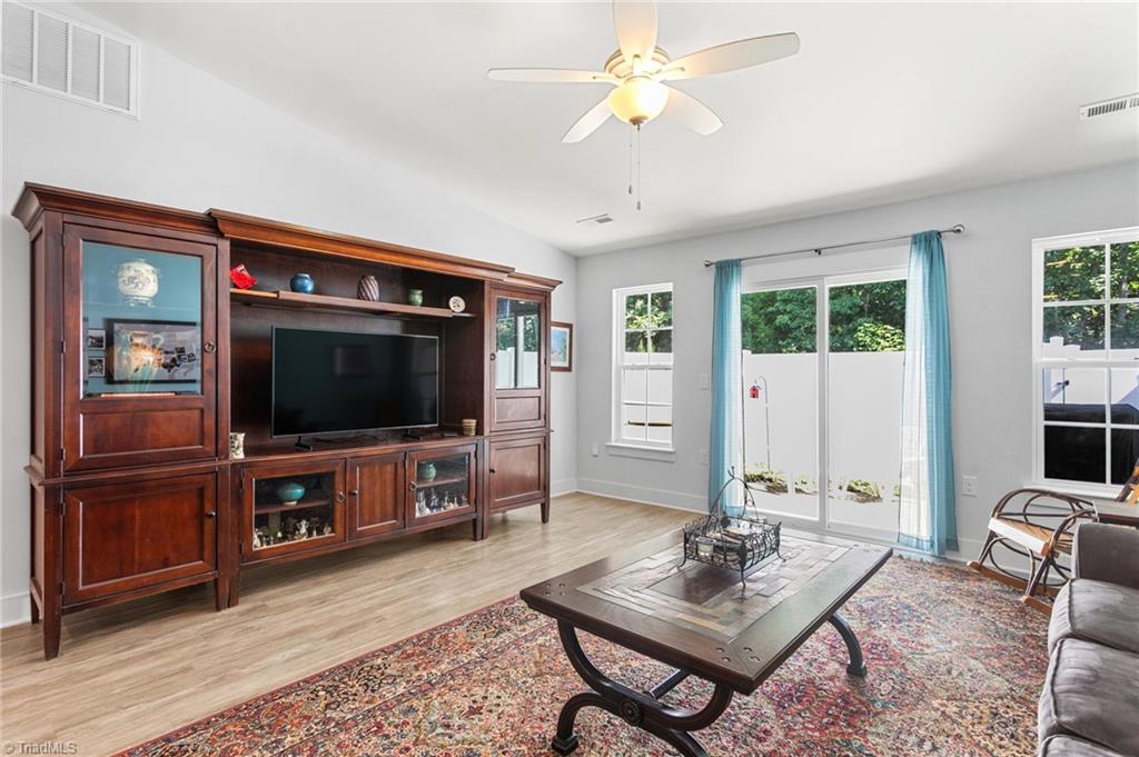 property viewer photo 7