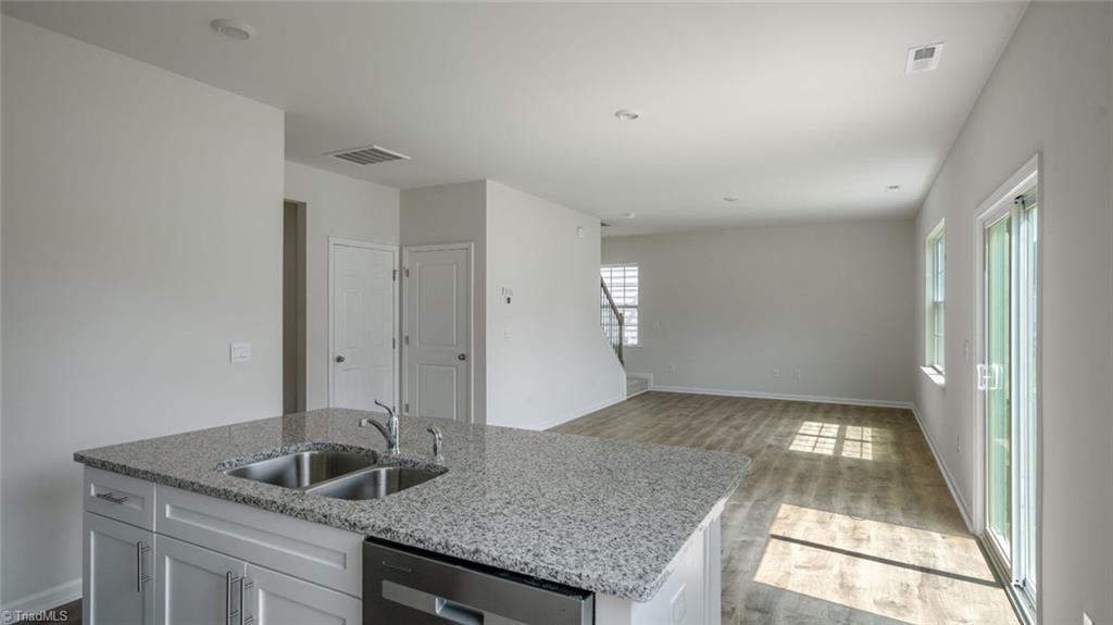 property viewer photo 9
