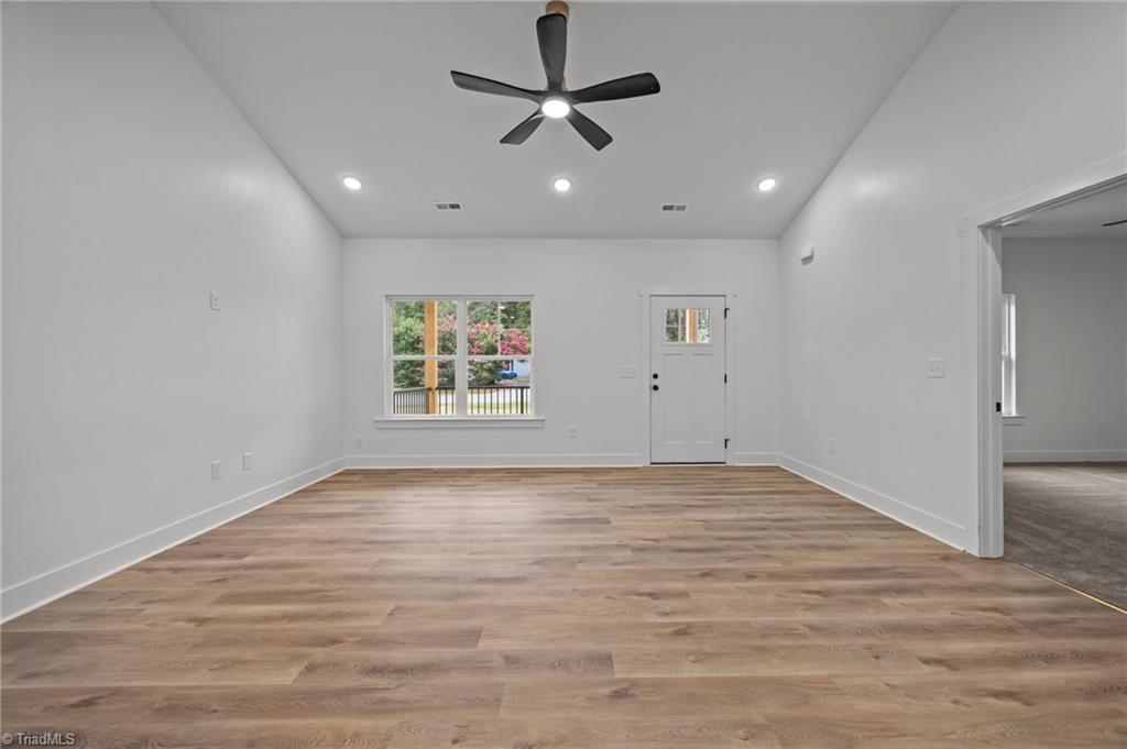 property viewer photo 7