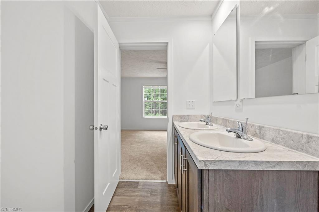 property viewer photo 15