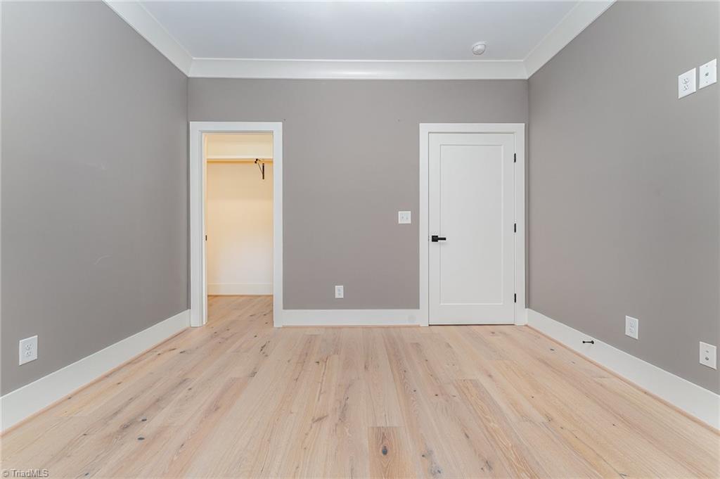 property viewer photo 18