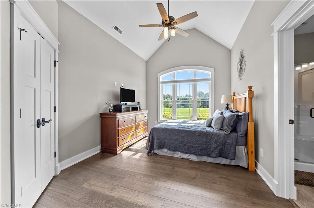 property viewer photo 26
