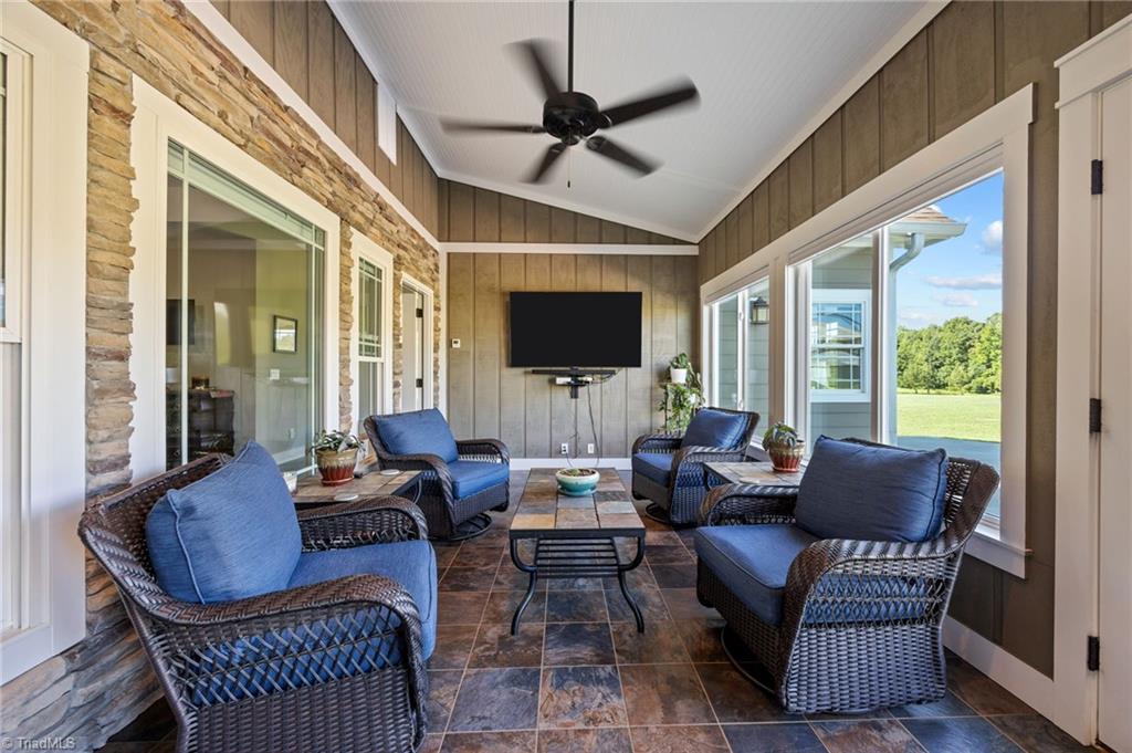 property viewer photo 7