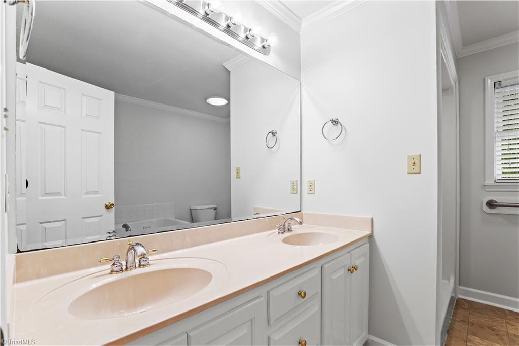 property viewer photo 16