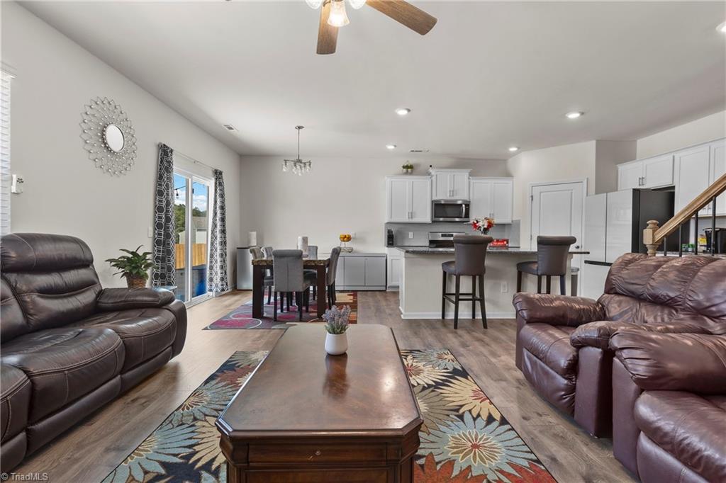 property viewer photo 18