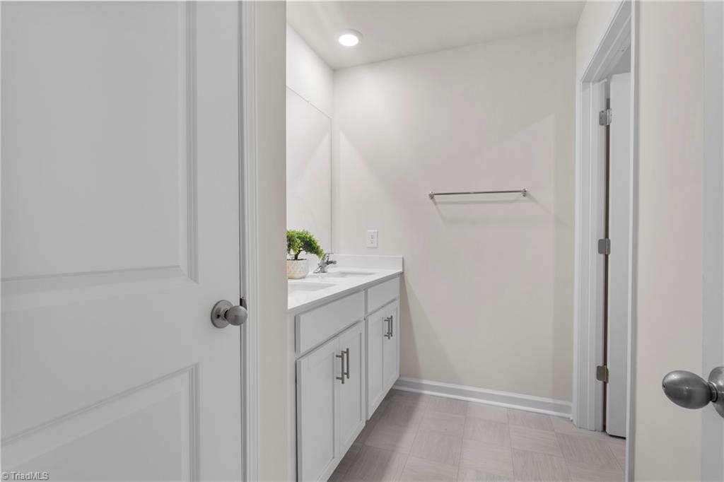 property viewer photo 36