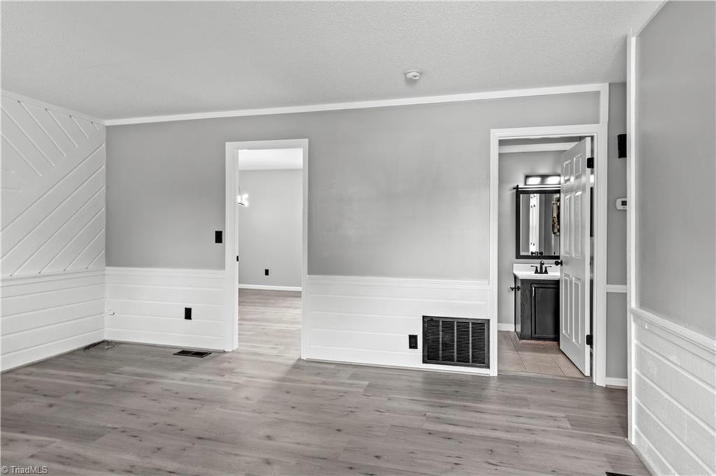 property viewer photo 2