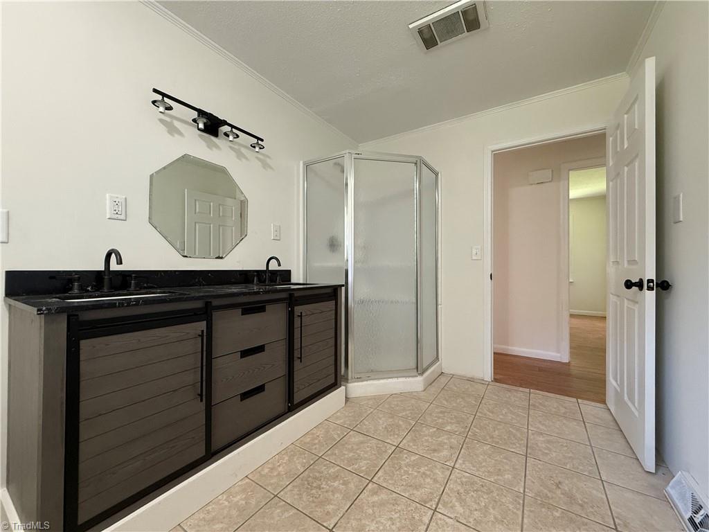 property viewer photo 36