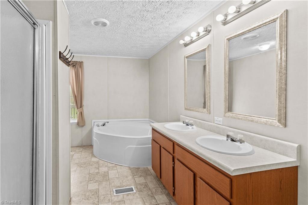 property viewer photo 19