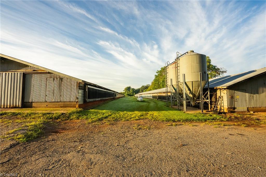 main property photo 40