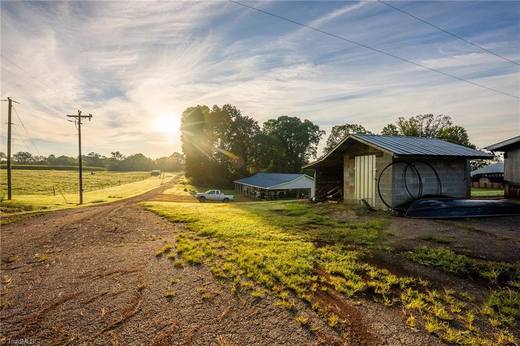 main property photo 41