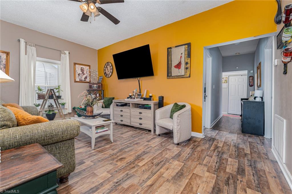 property viewer photo 3